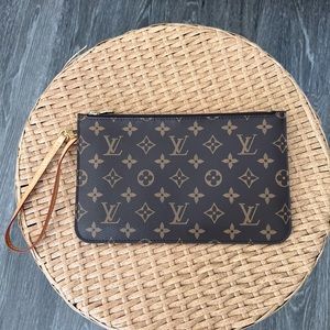 Authentic Pre-Loved Louis Vuitton neverfull monogram wristlet